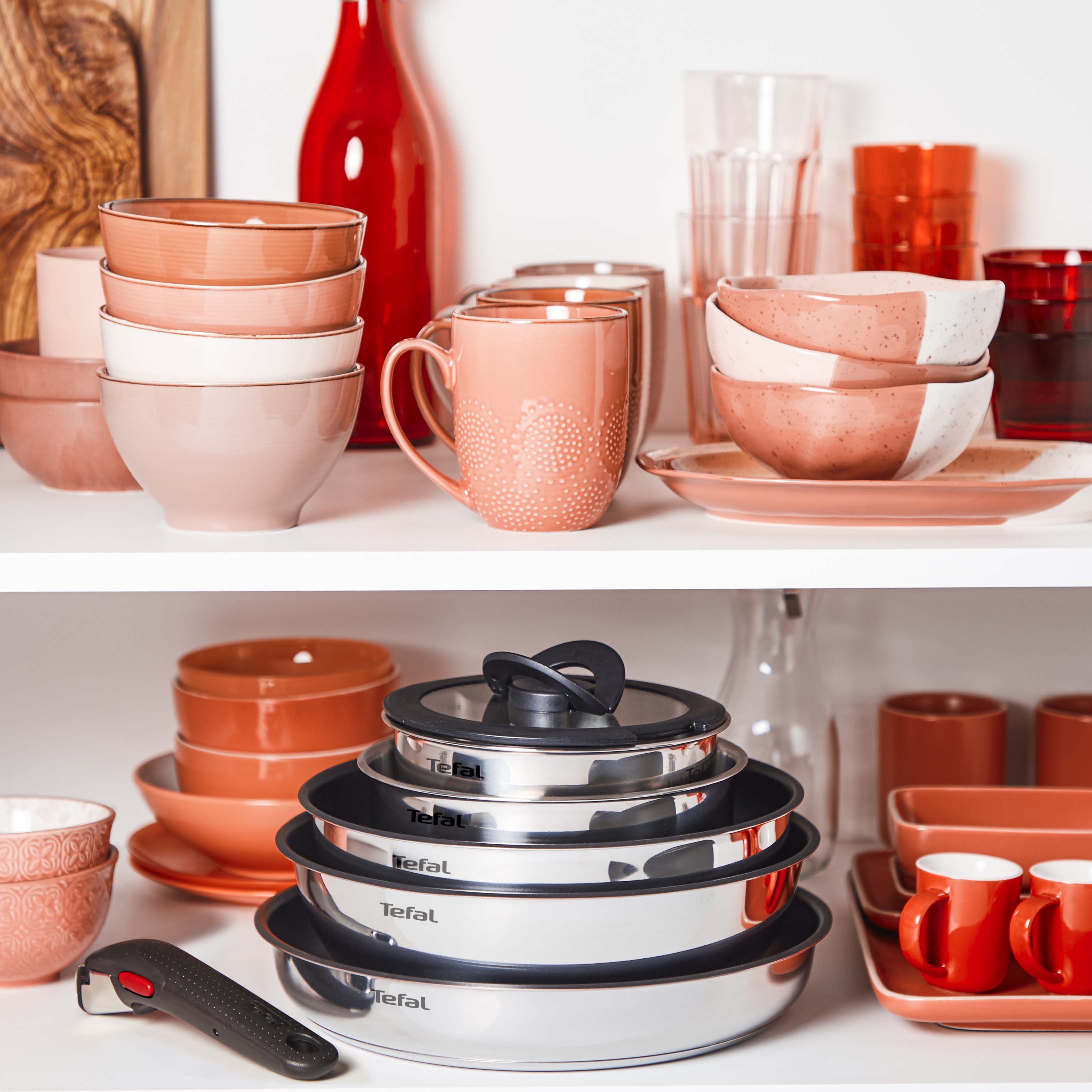 Säästä jopa 50% tilaa pinottavilla keittoastioilla.