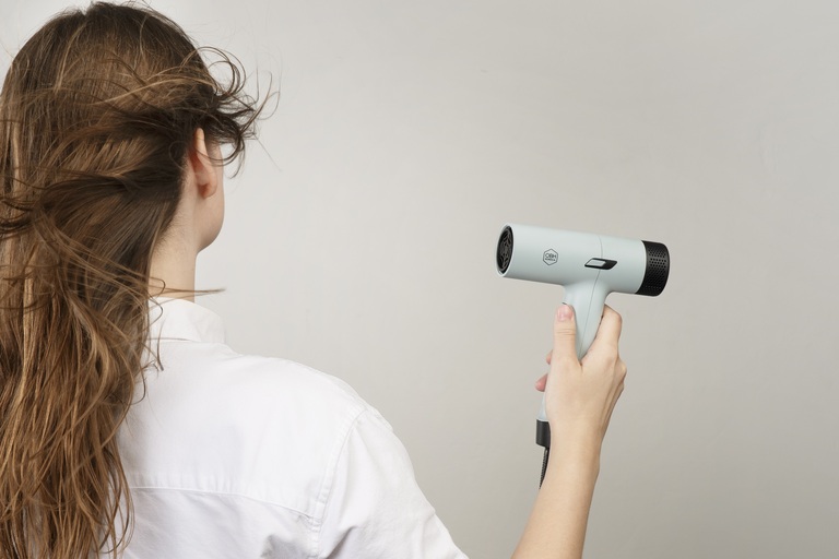 Käsittelemättömät, luonnolliset hiukset