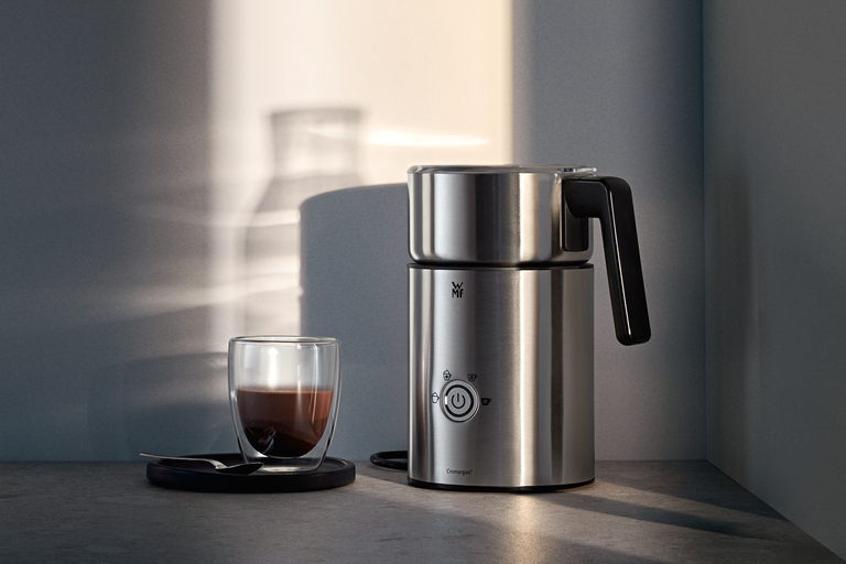 Täydellinen harmonia kahvikoneen äärellä