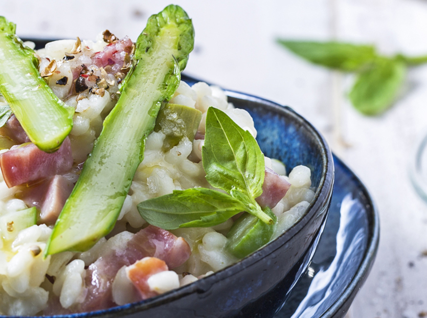 Kermainen risotto parsalla ja pekonilla