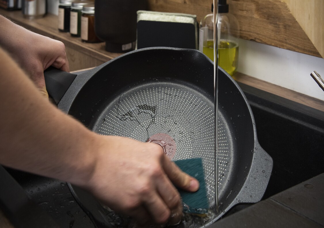 Hoito ja puhdistus pitkän käyttöiän takaamiseksi -