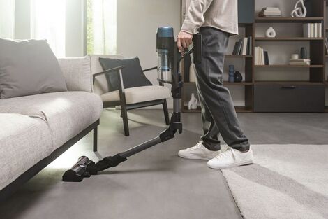 Flex-toiminto helpottaa pääsyä sohvien alle ja matalien pöytien luo.
