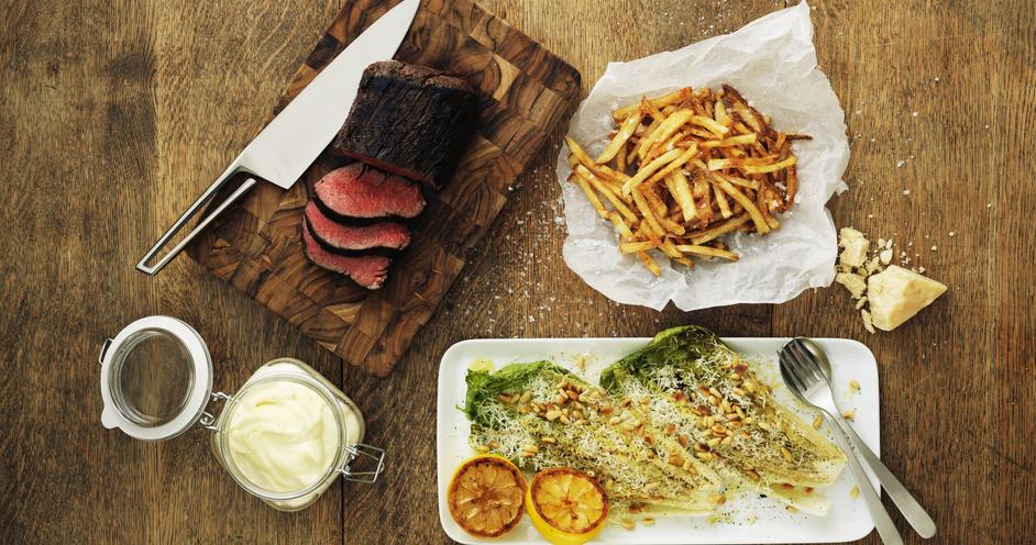 Kompakti ja kannettava sisätiloissa ruoan grillaamiseen