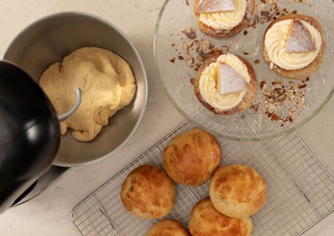 Valmista taikina Bake Essential -yleiskoneella