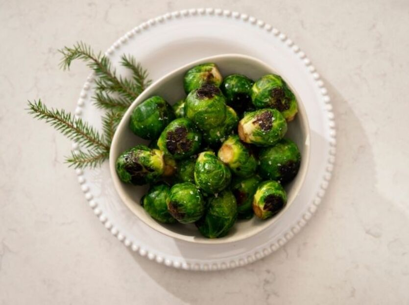 Paahdettua ruusukaalia air fryerissa