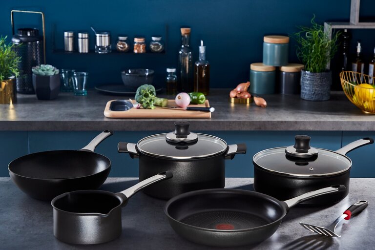 Valualumiinista valmistettu pannu - 