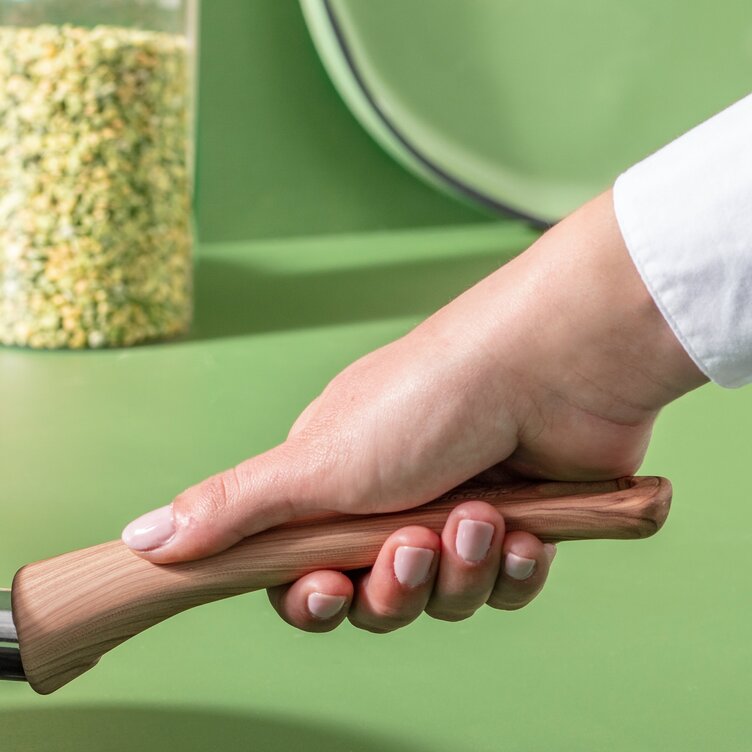 Ergonominen kahva takaa tukevan otteen