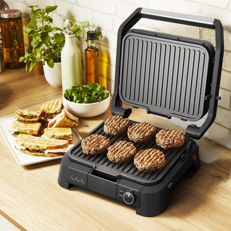 SuperGrill avautuu 180°, joten voit kaksinkertaistaa kypsennyspinta-alan muuttamalla sen perinteiseksi grilliksi 