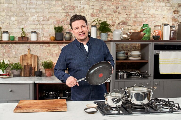 Jamie Oliver -pannut oikeille ammattilaisille!
