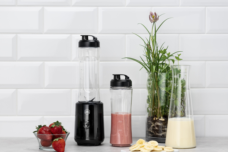 Helppokäyttöinen ja pienikokoinen smoothie-sekoitin