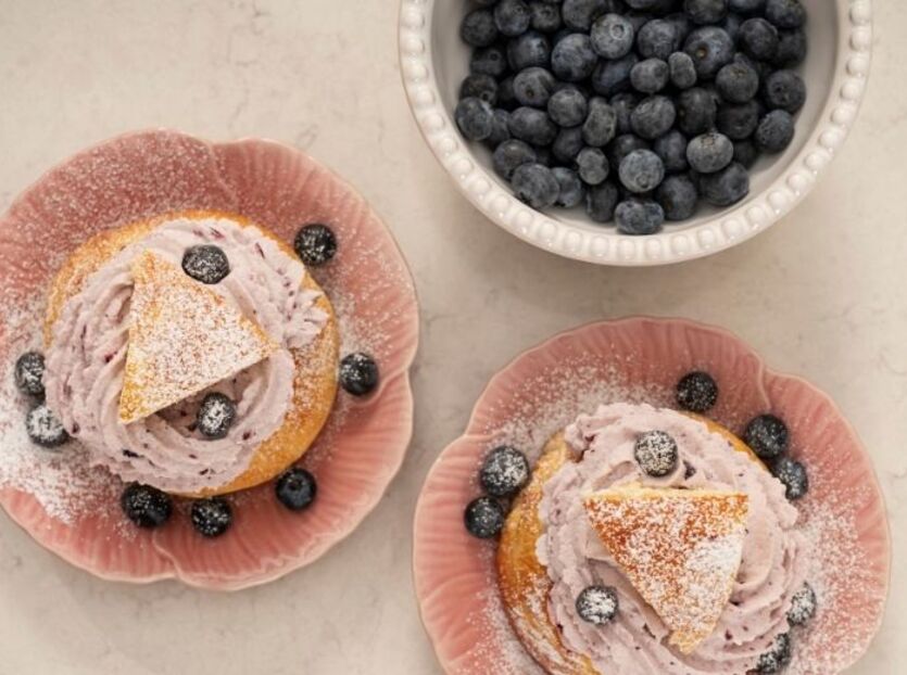 Laskiaispullat mustikkakermavaahdolla