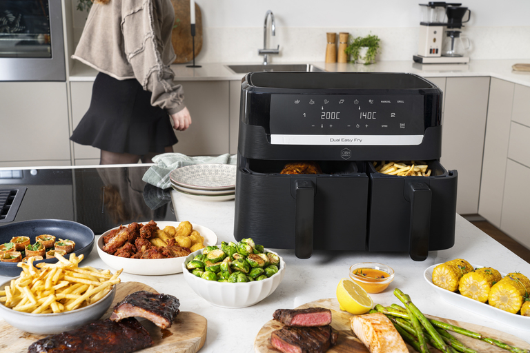 Eri kokoisia Airfryer-tuotteita