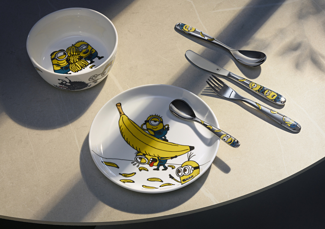 Minionit ruokapöydässä