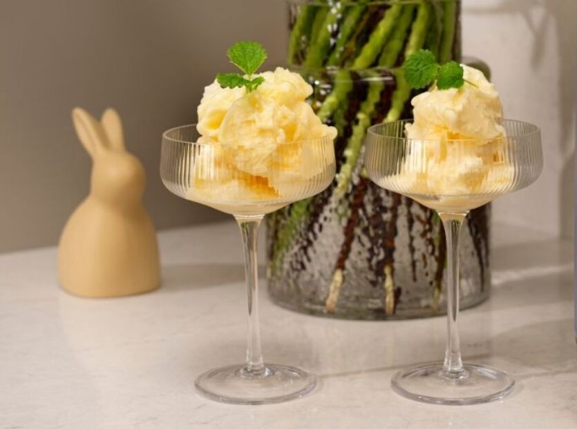 Mangoa ja vaniljajäätelöä