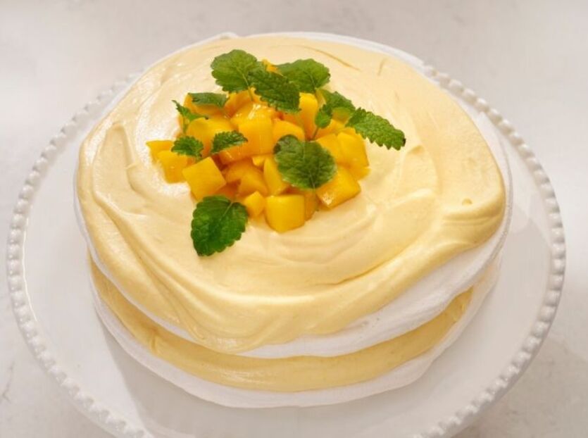 Pääsiäiskakku marengilla ja mangolla