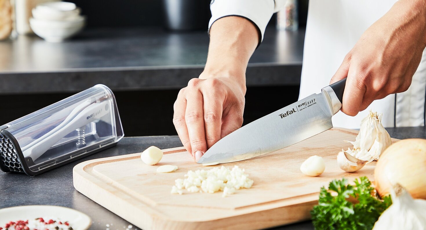 Ever Sharp on innovatiivinen ja turvallinen, teroittavalla suojakotelolla varustettu veitsi, joka pysyy aina terävänä
