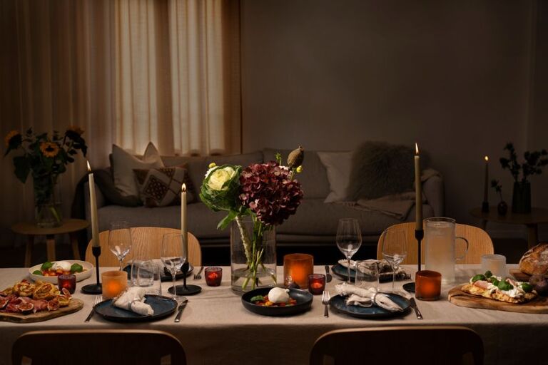 Kata pöytä rakkaudella 