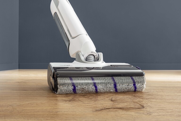 Pitääkö 3-in-1-varsi-imuri olla koko ajan latauksessa?