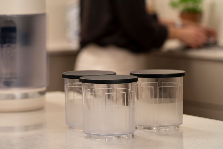 Mukana kolme tritanista valmistettua kulhoa - 480 ml kukin, yhteensä 1,4 litraa jäätelöä,