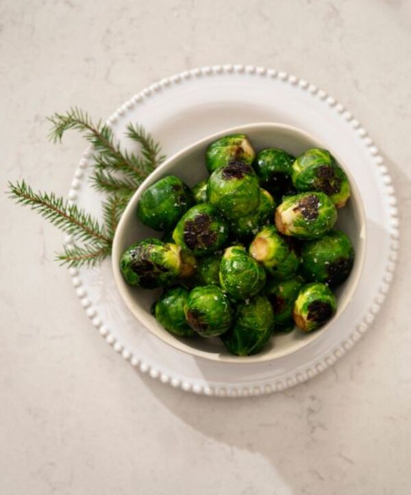 Paahdettua ruusukaalia air fryerissa