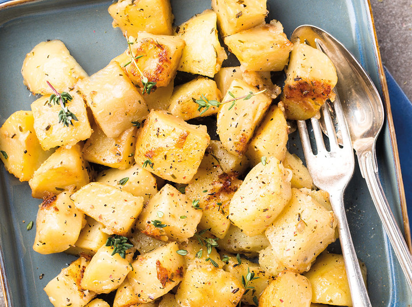 Paahdetut perunat yrteillä