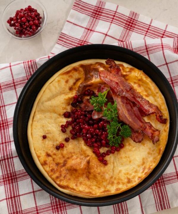 Täyttävämpiä täytteitä: Pekoni & survotut puolukat, haudutetut tai paistetut herkkusienet paistetun sipulin kera tai fetajuusto & pinaatti.