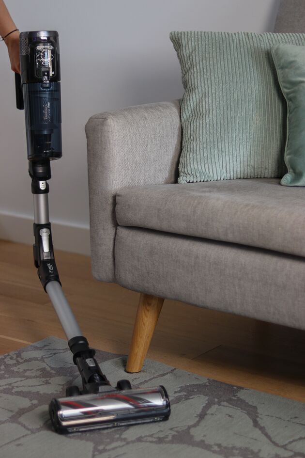 Flex‑toiminto, jonka ansiosta pääset helposti sohvien alle ja matalien pöytien alle